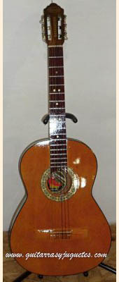 Guitarra económica modelo GTE sin curva de Paracho Vista 7